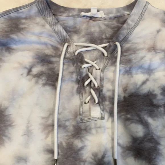 Grey and white tie dye- cloud chaser lace up sweatshirt. So: large - Picture 5 of 6